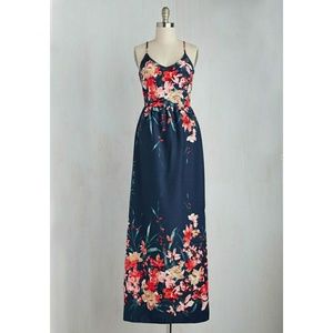 NWOT modcloth floral maxi with small slit on sides